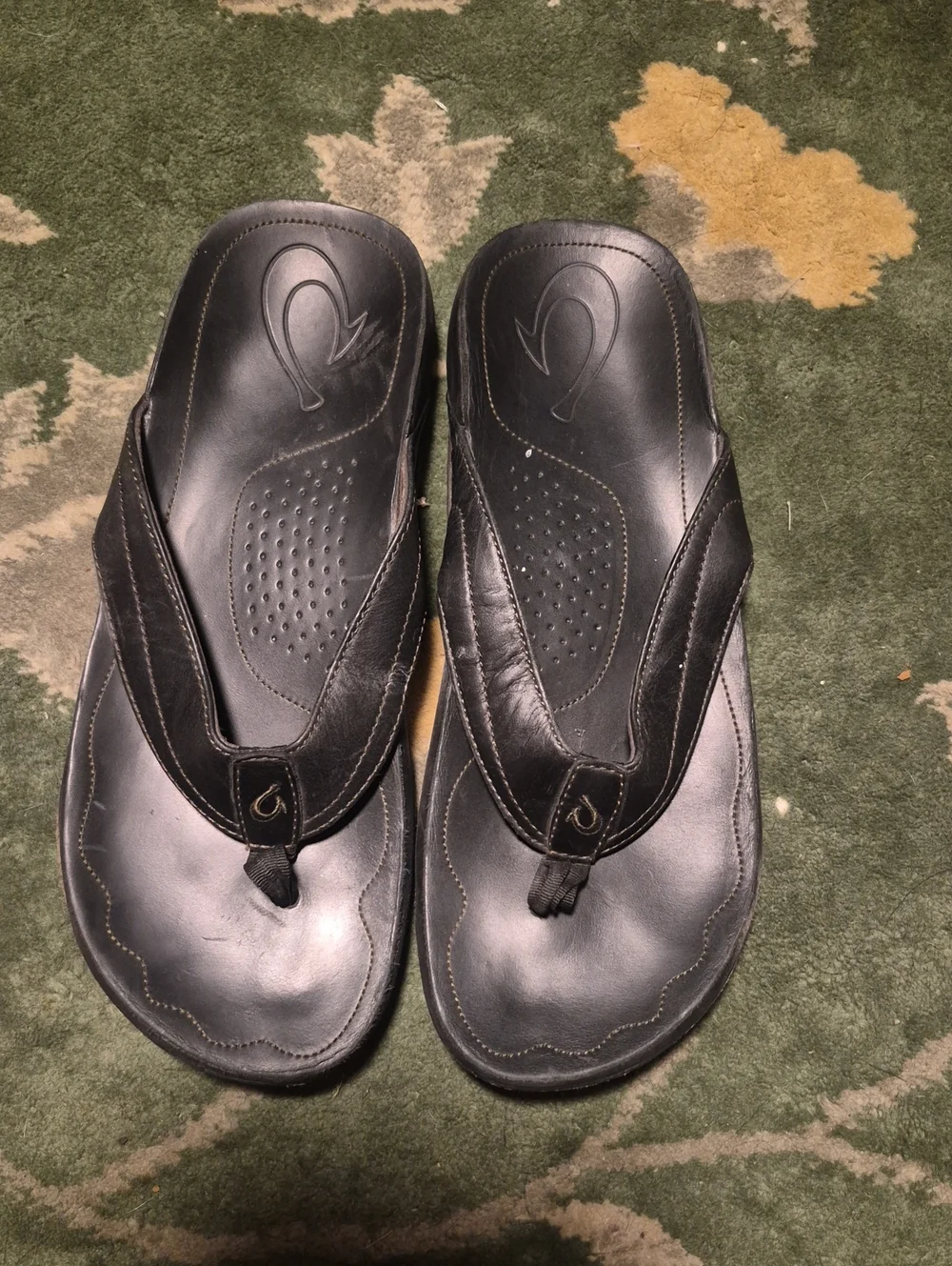 OluKai Men's Black Leather Thong Sandals